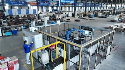 智能驅(qū)動(dòng)，智造未來(lái) 黃山汽車(chē)零部件企業(yè)生產(chǎn)忙，機(jī)器人研發(fā)引領(lǐng)產(chǎn)業(yè)升級(jí)