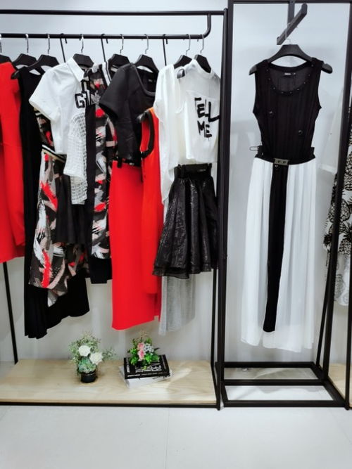 【廣州品牌折扣女裝當季新貨韓版洋氣碎花短袖裙裝尾貨批發】-